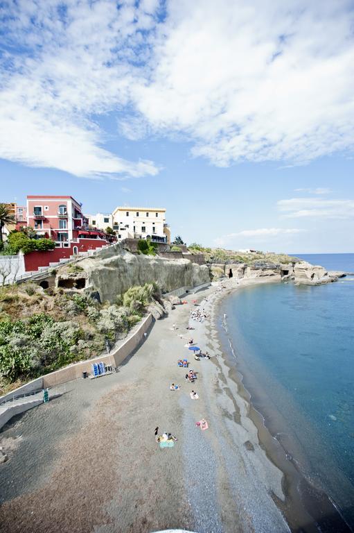Hotel Villa Iulia Ventotene Exterior photo
