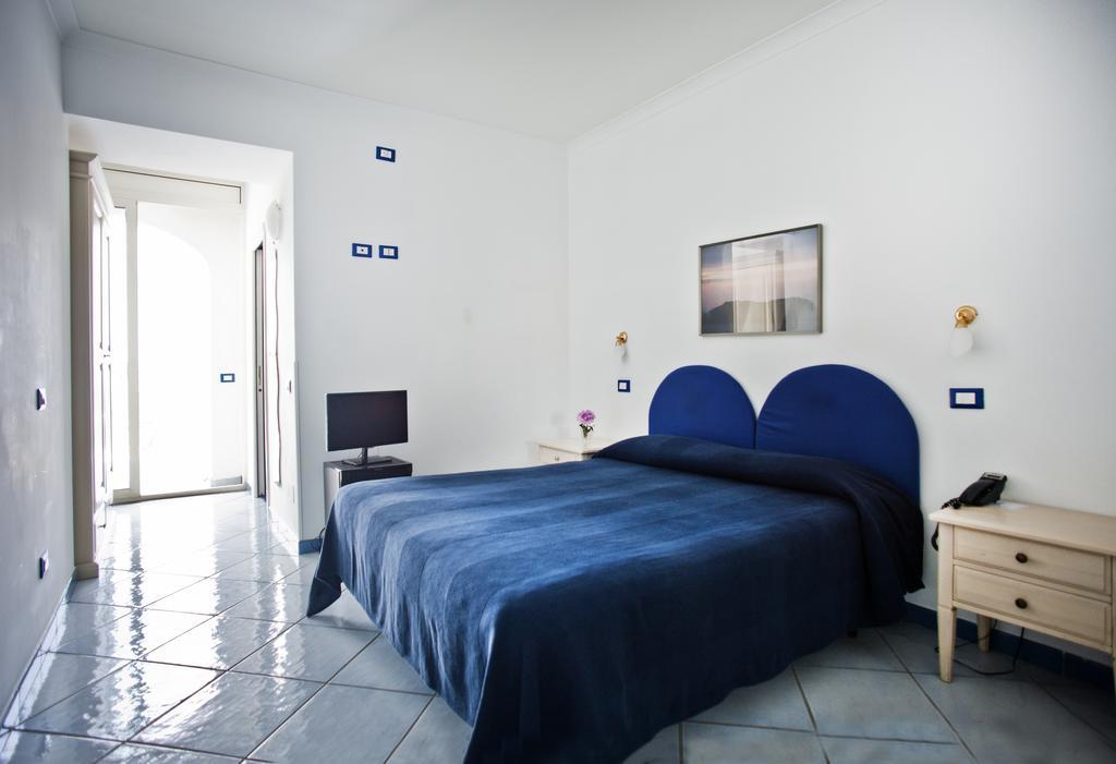 Hotel Villa Iulia Ventotene Exterior photo